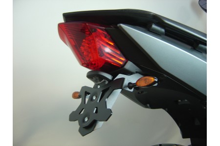 SUPPORT DE PLAQUE AVEC ECLAIREUR YAMAHA XJ6/S (09-17)