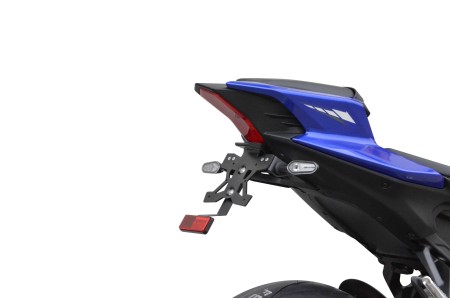 SUPPORT DE PLAQUE AVEC ECLAIREUR YAMAHA R9 (25)