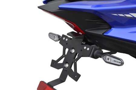 SUPPORT DE PLAQUE AVEC ECLAIREUR YAMAHA R9 (25)